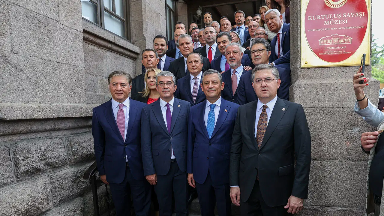Siyasi Arenada Renkli Dönem: Yeni Parti Sahneye Çıkıyor