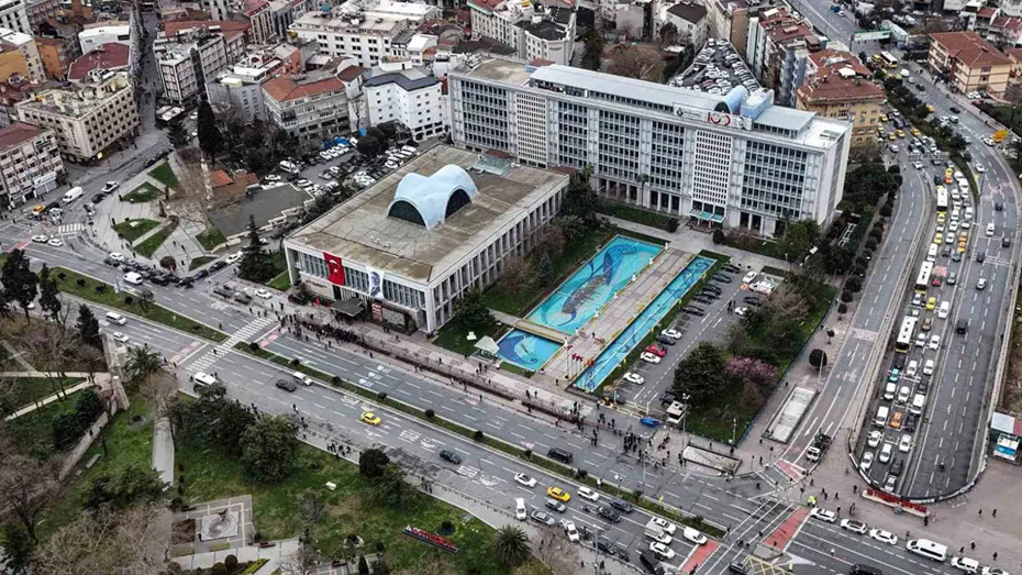 İBB Meclisi'nde Kritik Denge Değişikliği: Siyasi Yönler Yeniden Şekilleniyor