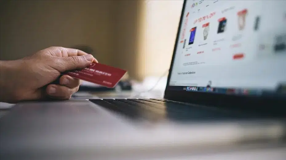 Online Alışverişte Sahte Yorumlara Karşı Yeni Düzenlemeler ve Erişim Engeli Uygulamaları