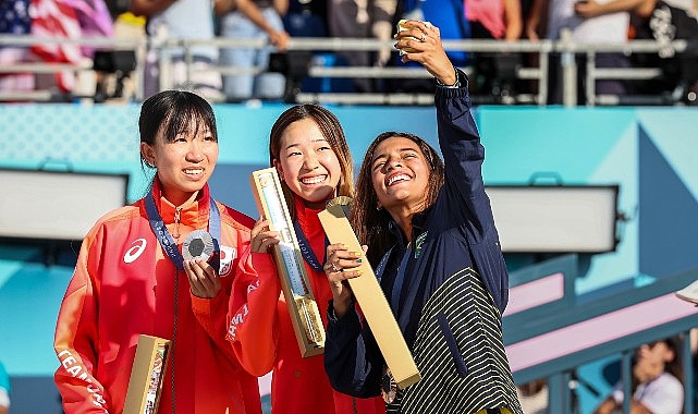 Paris 2024’ün ilk madalya sevinci, Galaxy Z Flip6 Olimpiyat özel sürümü ile çekilen zafer selfieleriyle ölümsüzleştirildi – TEKNOLOJİ