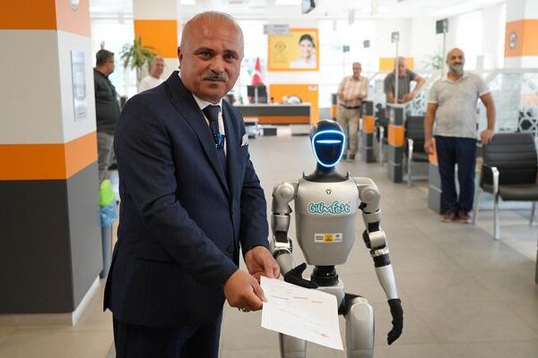 Türkiye’de birincisi! Robotu nüfusa kaydettiler: “Festman şimdi Caneikli”