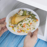 Mikrodalga fırınlar besin değerini yok eder mi? Bilim adamları yanıt verdi